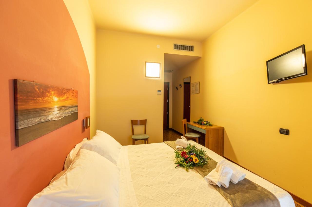 Standard Double or Twin Room,1292208985:JPEG