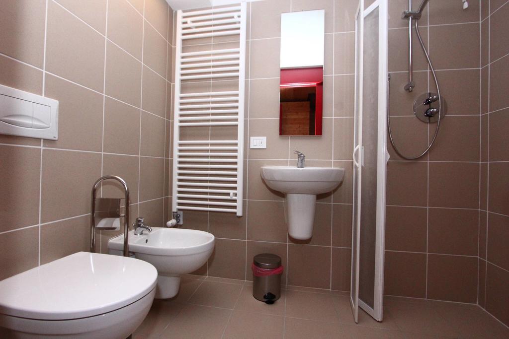 Quadruple Room Bathroom,227816327:JPEG