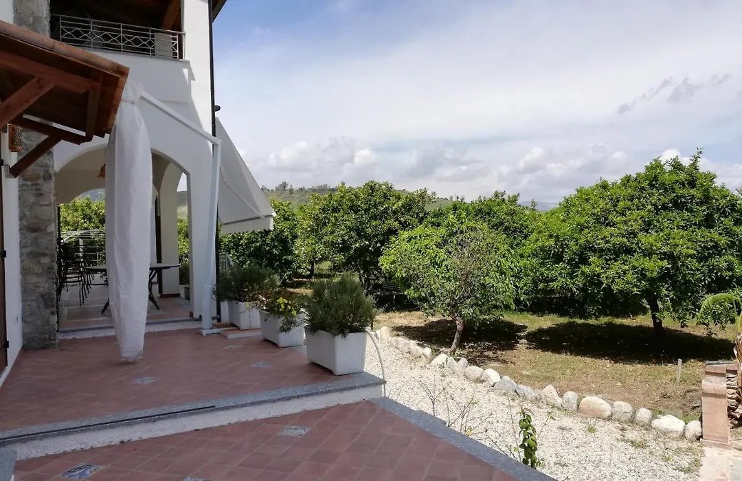 Ludomar Country Residence - Rooms & Apartments-1